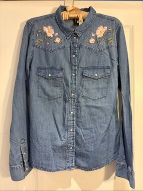 Divided Light Blue Denim Button-Down Shirt with Pink Floral Embroidery